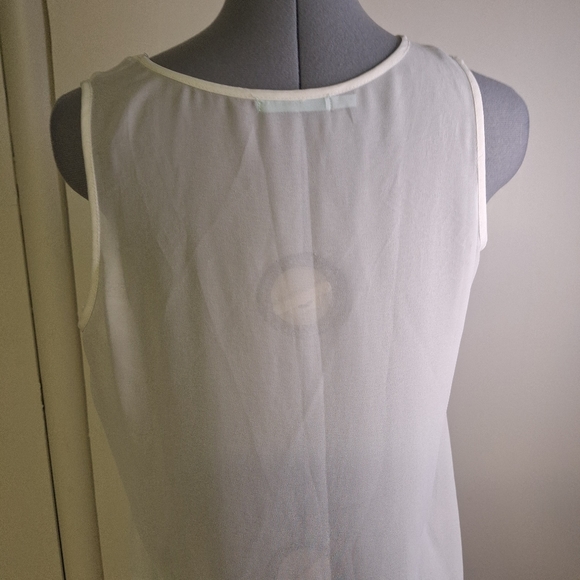 White Sheer Sleeveless Top W/ Silver Threads Size Med - Picture 5 of 7